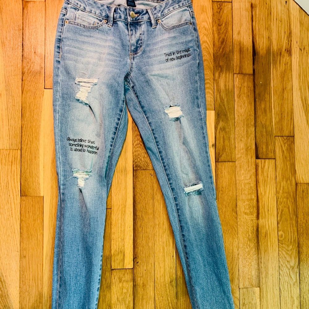 Cute jeans.